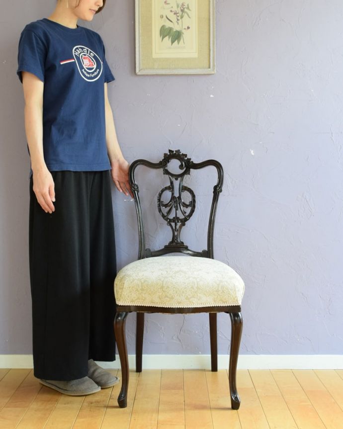 英国アンティークのサロンチェア