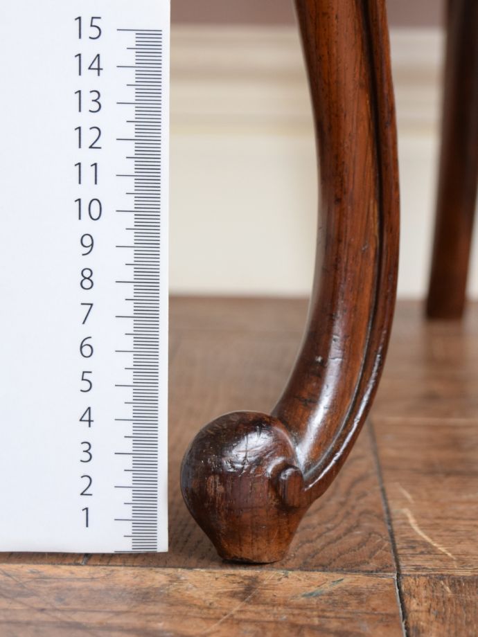 アンティークチェアの脚