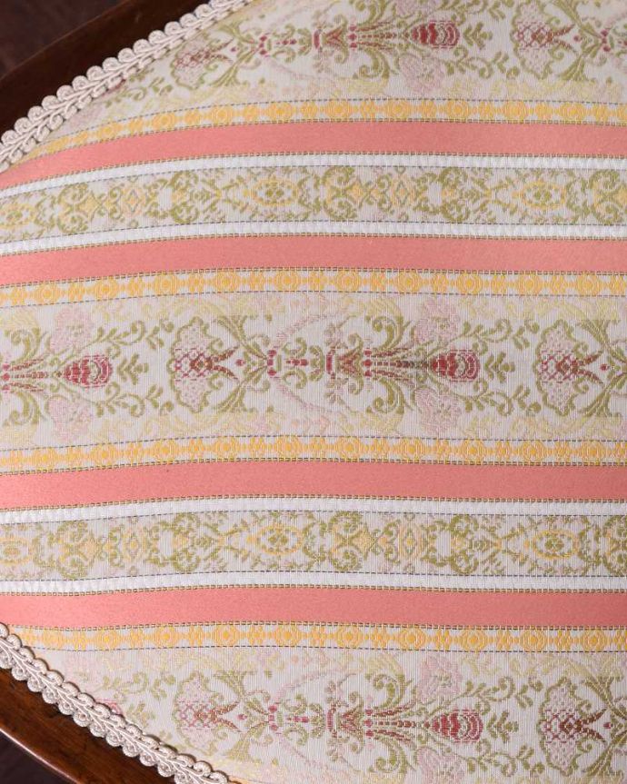 サロンチェア　アンティーク チェア　背もたれの象嵌が美しい英国輸入のアンティークコーナーチェア。生地のセレクトにもこだわりました優雅なアンティークチェアの雰囲気をそのままに、一番似合う貼り座をじっくり選びました。(k-1411-c)