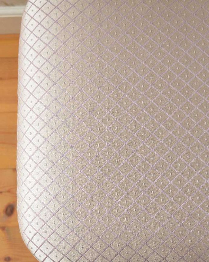 ロイドルーム アンティーク チェア 英国伝統のアンティークチェア、ホワイトペイントのロイドルームチェア。生地のセレクトにもこだわりました優雅なアンティークチェアの雰囲気をそのままに、一番似合う生地をじっくり選びました。(k-1414-c)