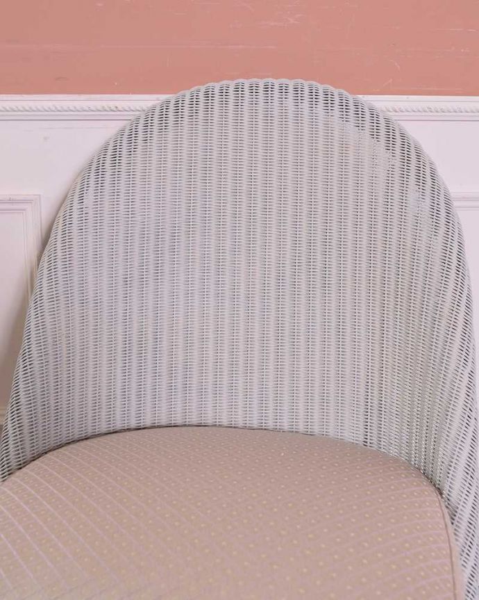 ロイドルーム　アンティーク チェア　やわらかなクッションが付いたイギリス輸入のアンティークロイドルームチェア。アンティークとして使える頑丈さが魅力です可愛い編み目模様もロイドルームの魅力の一つ。(k-1415-c)