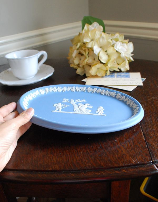 美しいレリーフに魅了されるアンティークのジャスパーウェア、ウェッジ