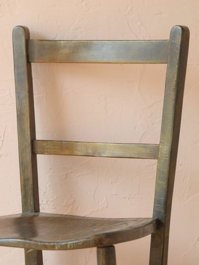 アンティークチェアの背もたれ