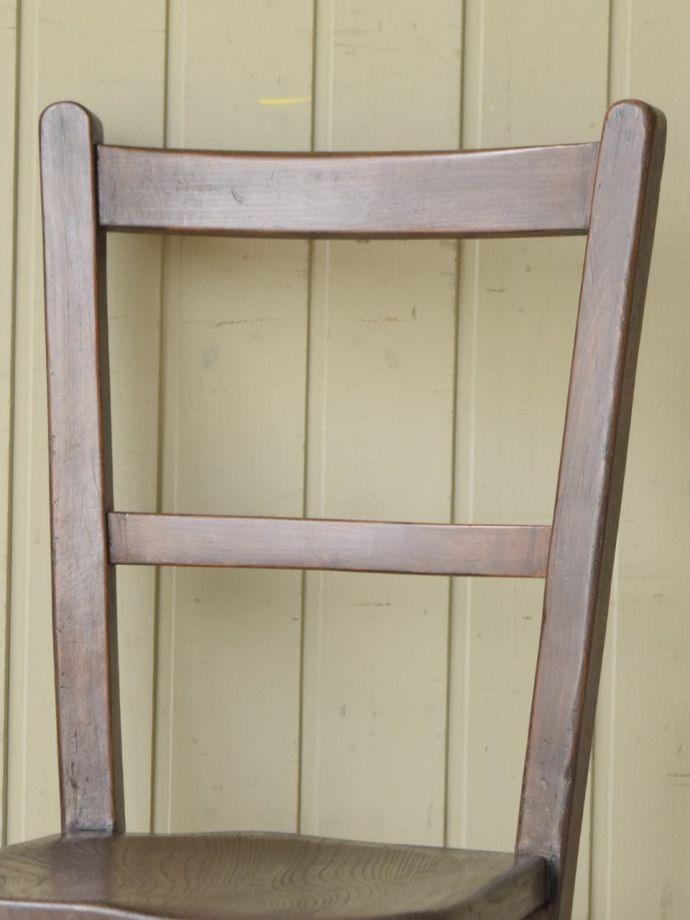 アンティークチェアの背もたれ