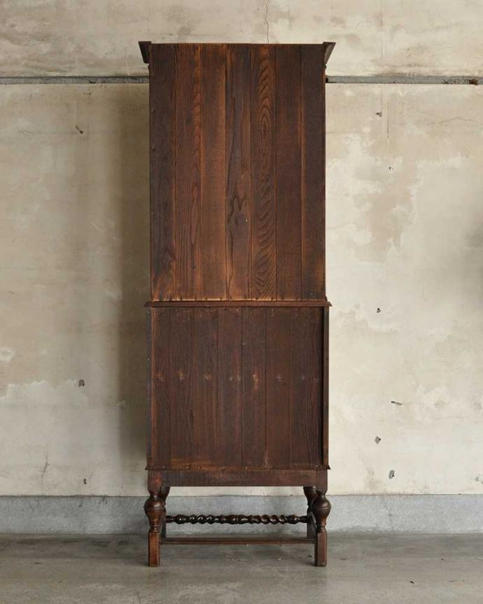 ビューロー　アンティーク家具　イギリス輸入のアンティーク家具、ビューローブックケース（ステンドグラス付き）。後ろ姿までキレイです。(k-1433-f)