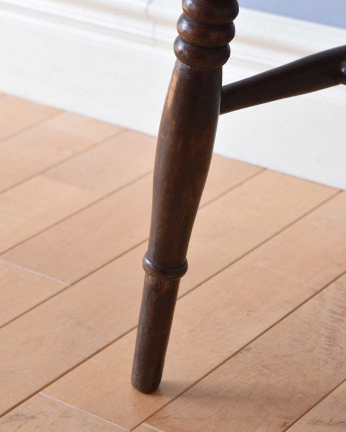 アンティークチェアの脚