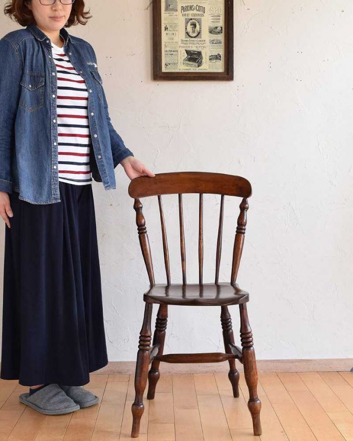 キッチンチェア アンティーク チェア 背もたれがポイントのイギリス輸入の木製いす、アンティークキッチンチェア。なんとも言えない「あたたかさ」が感じられる椅子家庭のキッチンで使われていた素朴なデザインの椅子は、なんだかほっこりあたたかい雰囲気なんです。(k-1435-c)