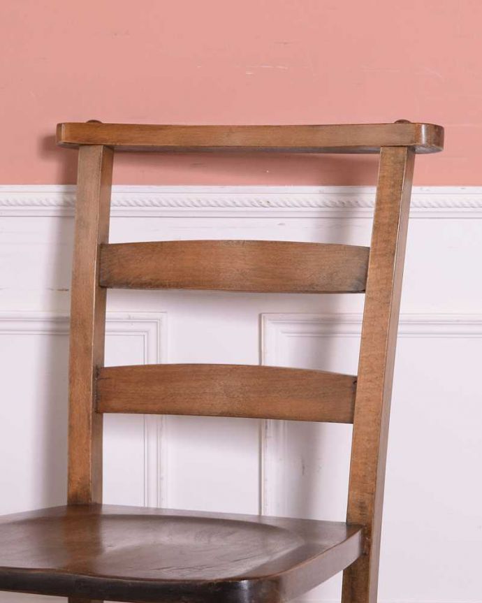 チャーチチェア アンティーク チェア ダイニングにもおすすめのアンティークチェア、木製のチャーチチェア。教会ごとに違う背もたれいろんなデザインのチャーチチェア。(k-1437-c)