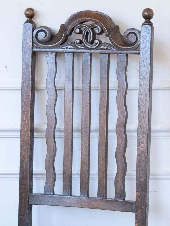 アンティークらしい美しい椅子