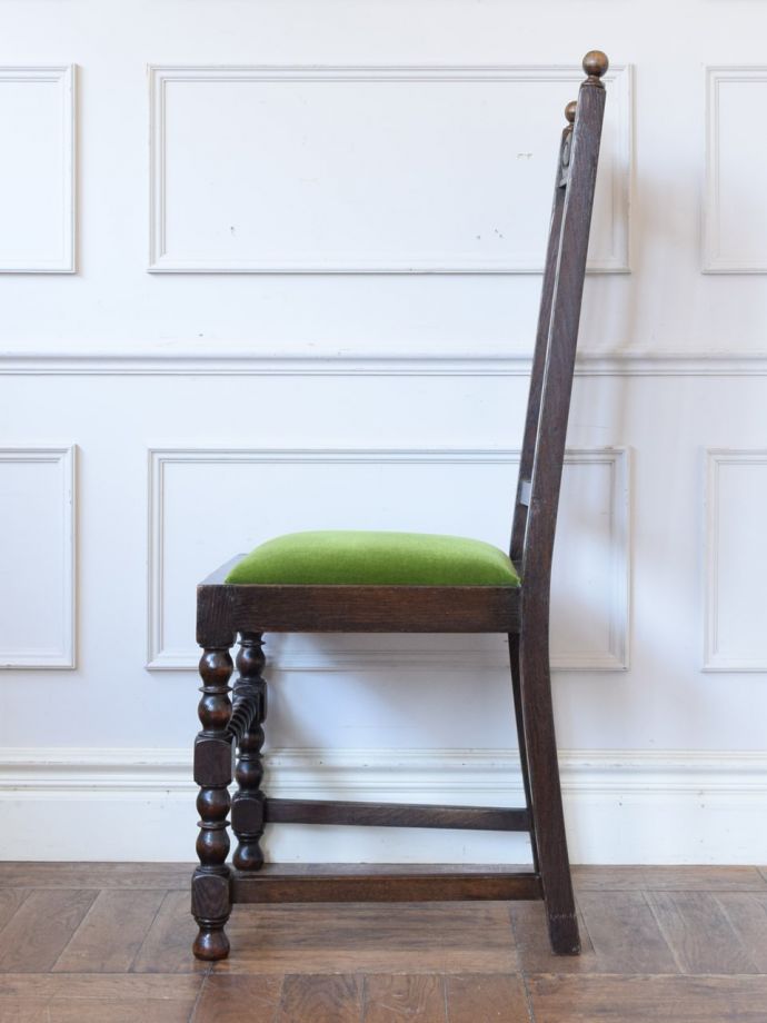 アンティークの椅子の側面