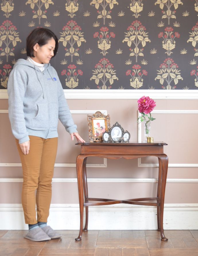 アンティークのテーブル　アンティーク家具　イギリスのアンティーク家具、マホガニー材のオケージョナルテーブル。どこでも使える便利なオケージョナルテーブル。(k-1447-f)