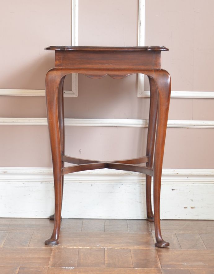 アンティークのテーブル　アンティーク家具　イギリスのアンティーク家具、マホガニー材のオケージョナルテーブル。クルッと回転。(k-1447-f-1)