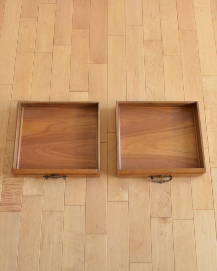 サイドボード　アンティーク家具　天然石とタイルを使ったウォッシュスタンド、サテンウッド材のアンティーク家具。引き出しの中もキレイに修復しました！タオルやリネンなどを入れて使っていた引き出しも、もちろん職人がキレイにお直しました。(k-1449-f)