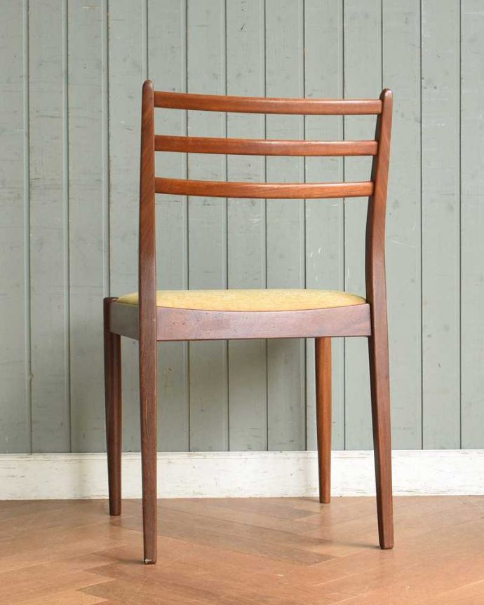 ダイニングチェア アンティーク チェア シンプルで男性にもオススメ、Gプランのビンテージダイニングチェア。しっかり修復したので、後ろ姿にも自信がありますいろんな修復方法がありますが、Handleでは専門の職人が一度、全てをバラしてから丁寧に組み上げているのでクオリティが違います。(k-1452-c)