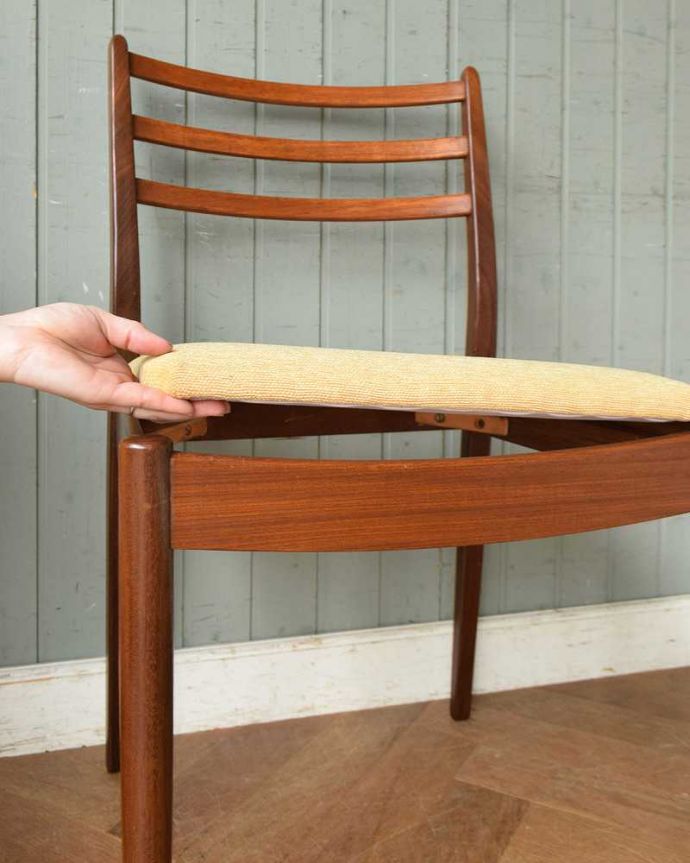 ダイニングチェア アンティーク チェア シンプルで男性にもオススメ、Gプランのビンテージダイニングチェア。取り外しできる座面座面の取り外しが簡単に出来るようになっています。(k-1452-c)