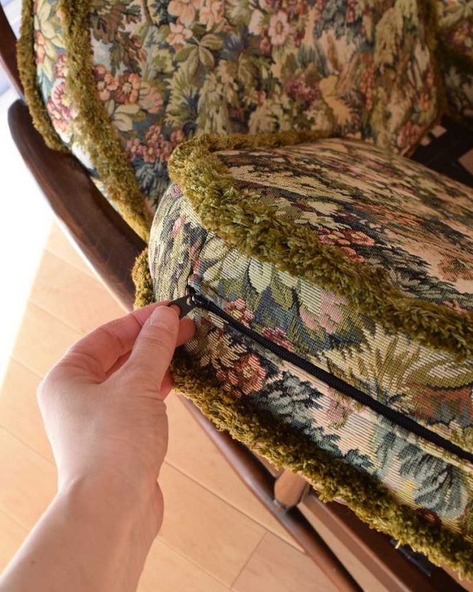 アーコールの家具　アンティーク チェア　お花柄が素敵なアンティークチェア、アーコールの２人掛けソファ。取り外し出来ますカバーは全てチャックで取り外せるカバーリング仕様になっています。(k-1453-c)