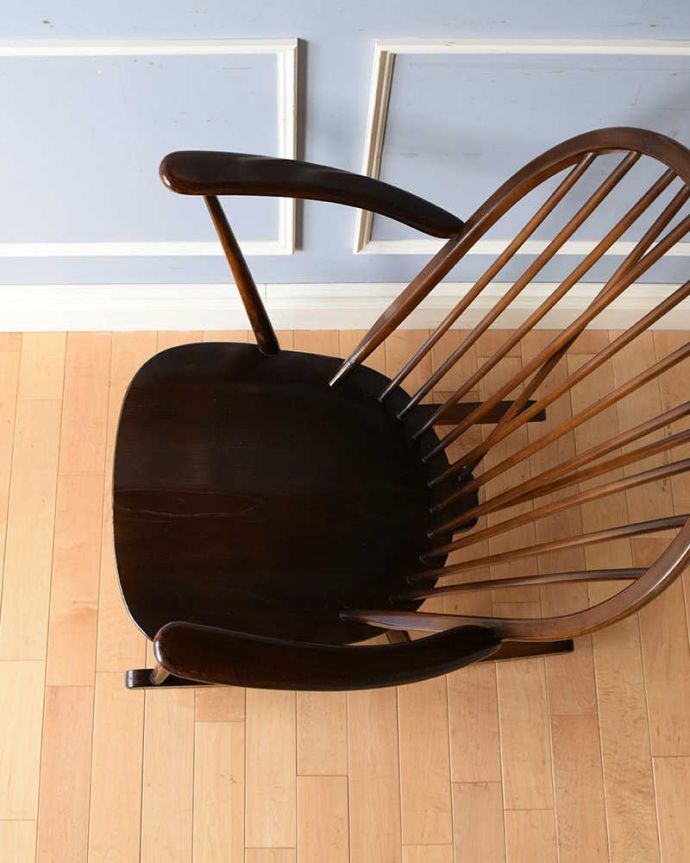 アーコールの家具　アンティーク チェア　アーコールヴィンテージチェア、お花模様も素敵なアーム付きのロッキングチェア。クッションを外すとこんな感じクッションを外した座面の部分もきれいに修復したのでご安心ください。(k-1455-c)