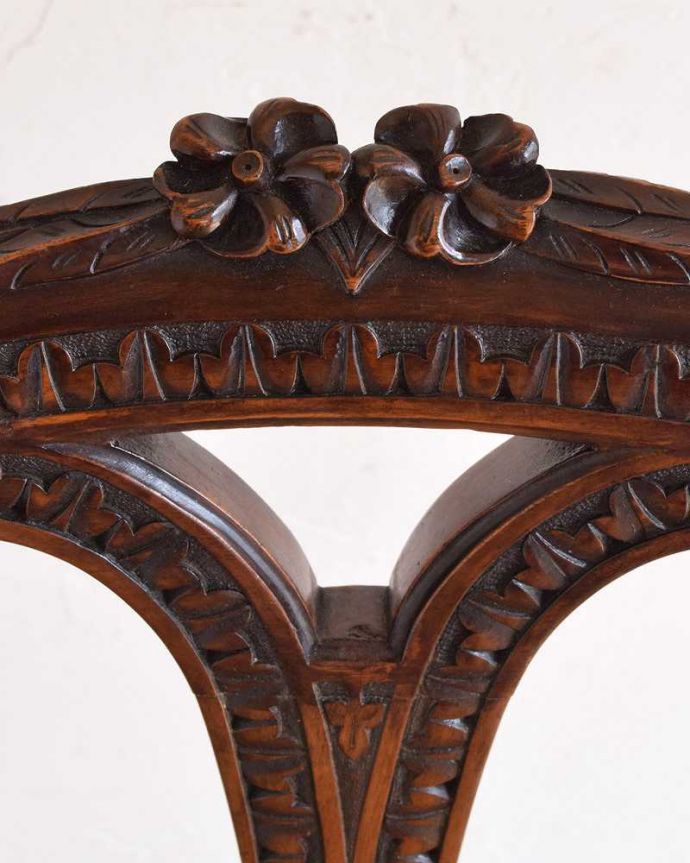 アンティークチェアの装飾