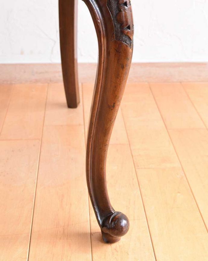 アンティークチェアの脚