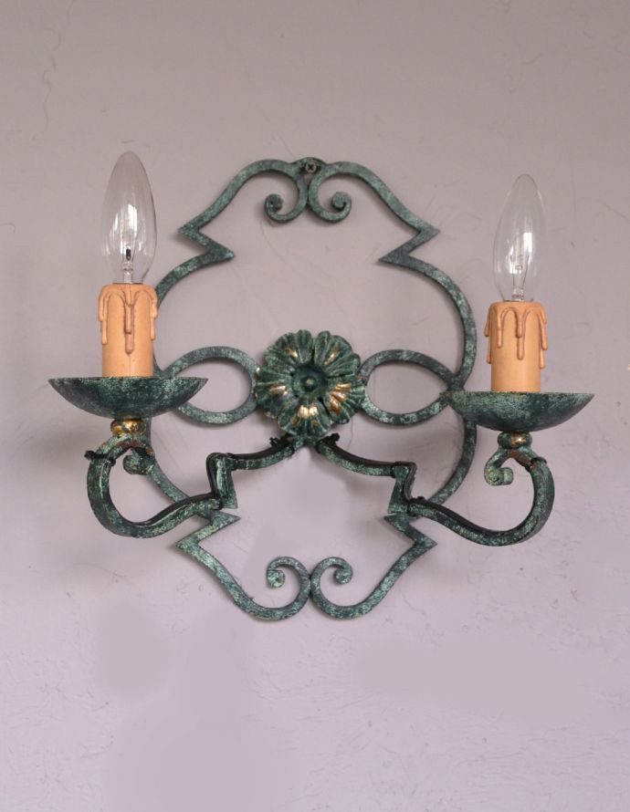 アンティークの壁付けシャンデリア