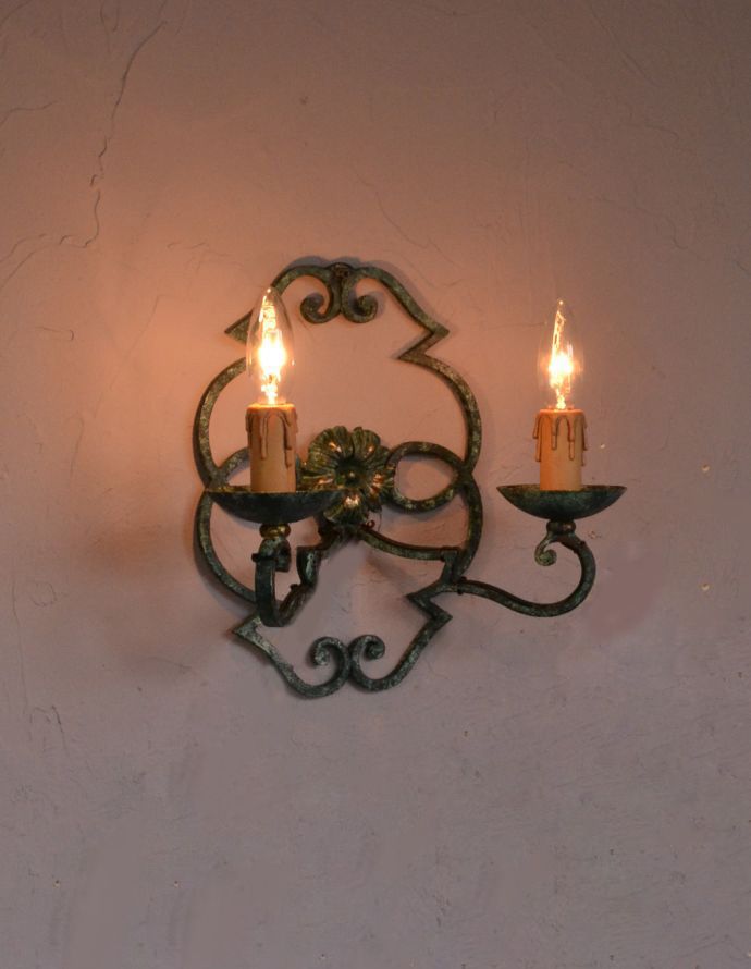 アンティークの壁付け照明