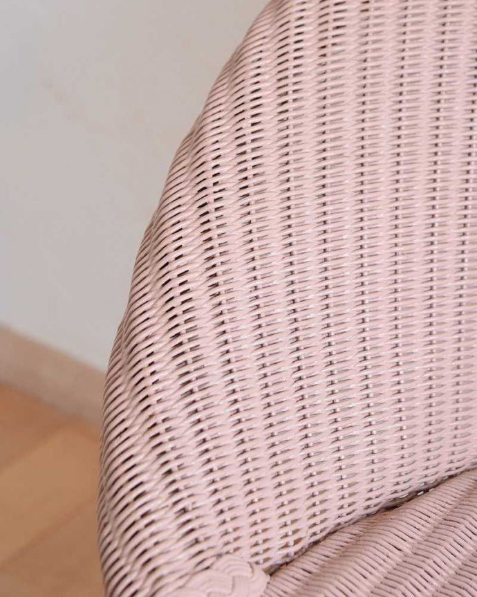 ロイドルーム　アンティーク チェア　オシャレなアンティークチェア、アイアンフレームのロイドルームチェア。アーム部分にも注目肘を掛けておけるアームチェアは座ったときにやっぱりラク。(k-1467-c)