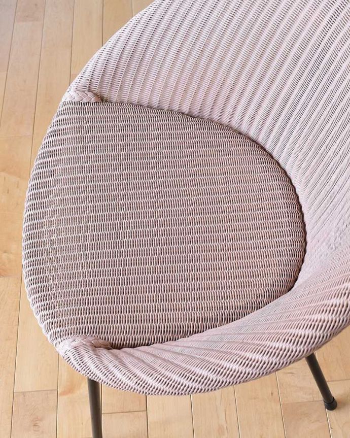 ロイドルーム　アンティーク チェア　オシャレなアンティークチェア、アイアンフレームのロイドルームチェア。しっかり編み込まれているので座り心地抜群です座面は広々していて、キレイにペイントされています。(k-1467-c)