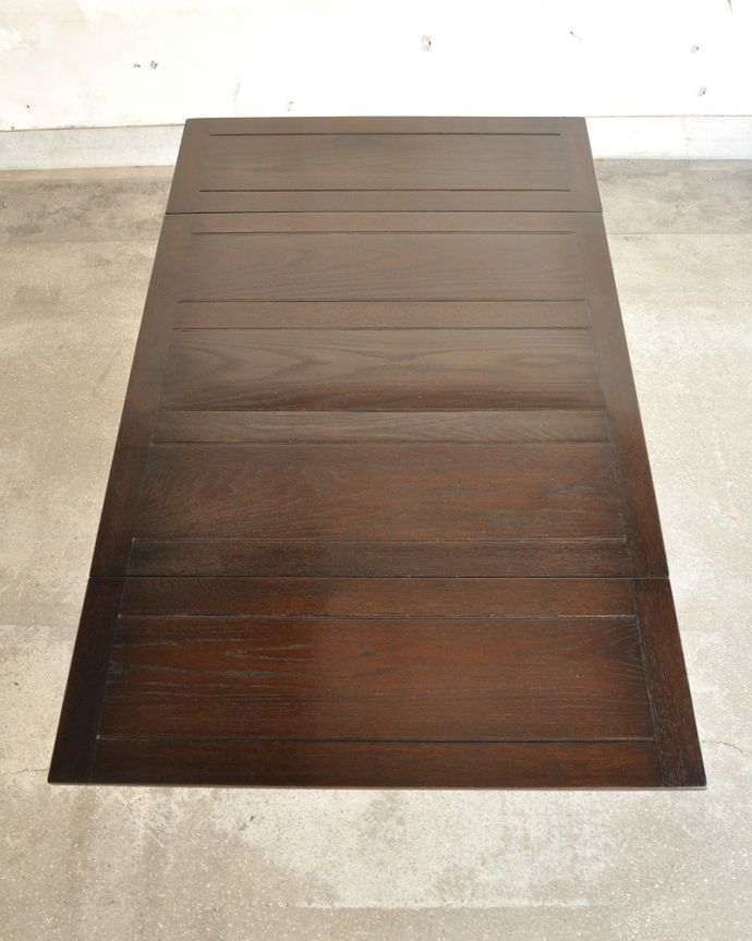 アンティークのテーブル　アンティーク家具　アンティークのおしゃれな英国輸入家具、脚がキレイなドローリーフテーブル。やっぱりテーブルは天板が重要全部開いた状態で天板を上から見てみるとこんな感じです。(k-1468-f)