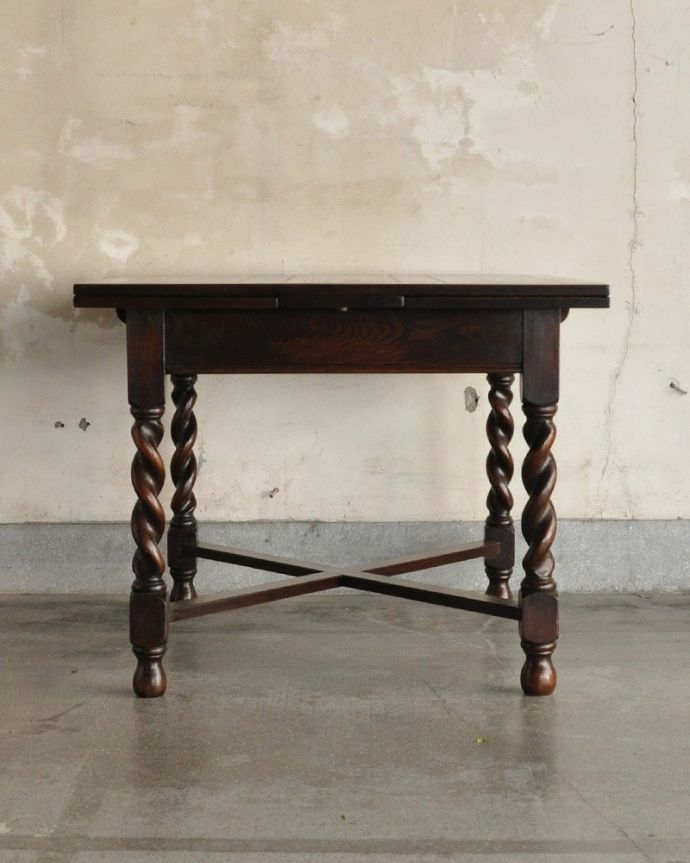 アンティークのテーブル　アンティーク家具　アンティークのおしゃれな英国輸入家具、脚がキレイなドローリーフテーブル。横から見るとこんな感じ真横から見てみるとこんな感じ。(k-1468-f)