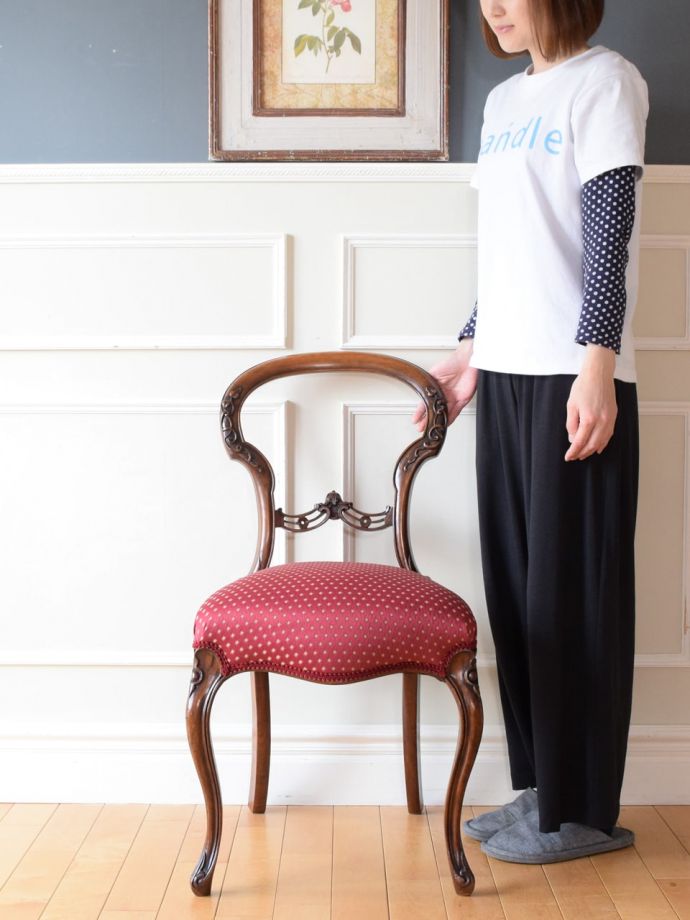 アンティークのバルーンバックチェア