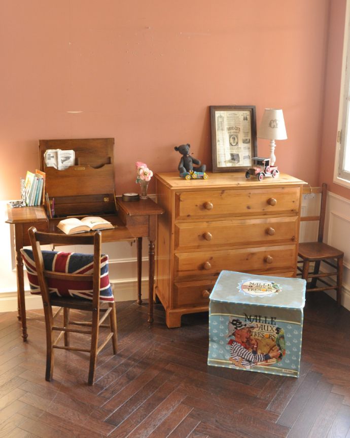 アンティークのデスク・書斎机　アンティーク家具　ただのデスクじゃありません！イギリスのアンティークパーソナルデスク（机）。。(k-1471-f)