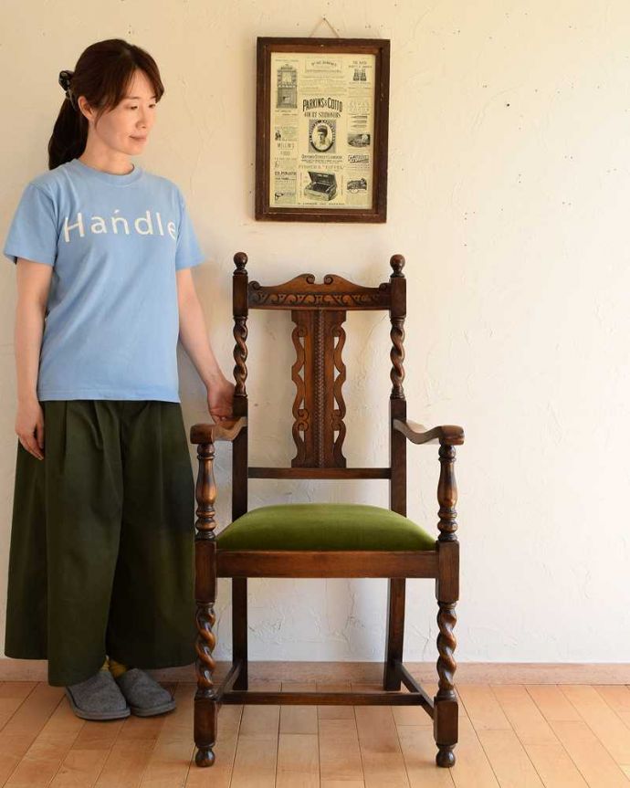 ダイニングチェア　アンティーク チェア　気品があって美しい英国のアンティークチェア、ツイストがキレイなアームチェア。目でも楽しめるツイスト脚のダイニングチェア英国アンティークの代表と言えるツイスト脚のダイニングチェア。(k-1472-c)
