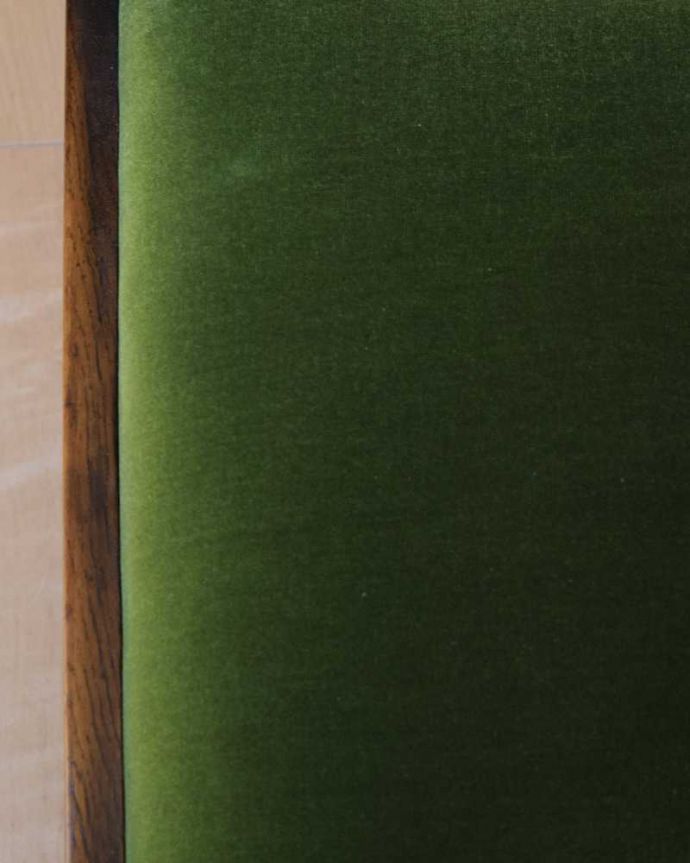 ダイニングチェア　アンティーク チェア　気品があって美しい英国のアンティークチェア、ツイストがキレイなアームチェア。似合うものをセレクトしました。(k-1472-c)