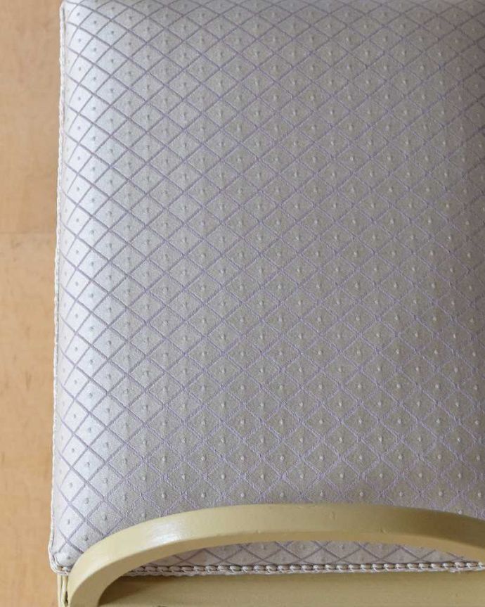 ロイドルーム アンティーク チェア イギリスアンティークのロイドルームチェア、持ち手、収納付きのスツール。生地のセレクトもこだわりました椅子の雰囲気を損なわないように生地選びにもこだわりました。(k-1474-c)