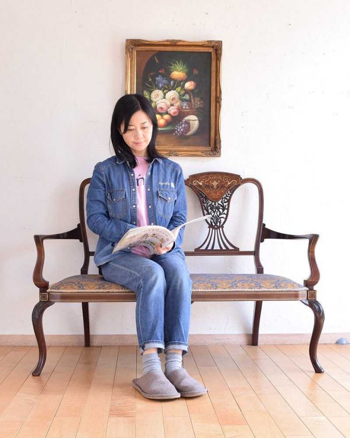 セティ・ソファ・ベンチ アンティーク チェア 象嵌も装飾も施された究極に美しいアンティークの椅子、英国うまれのセティ。ここに座るだけで貴婦人気分17世紀頃に誕生した肘掛けと背もたれが付いた椅子セティは、2人以上で座れるソファの前身になった椅子。(k-1475-c)