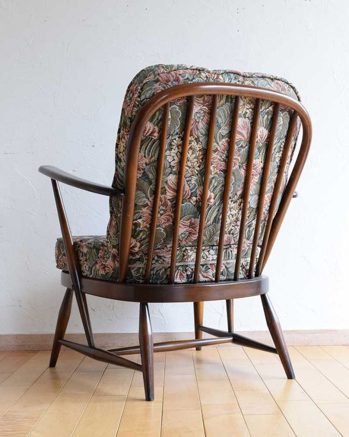 アーコールの家具　アンティーク チェア　アーコール社のアンティーク1人掛けソファ、アーム付きのラウンジチェア(花柄)。やっぱりアーコール。(k-1487-c)