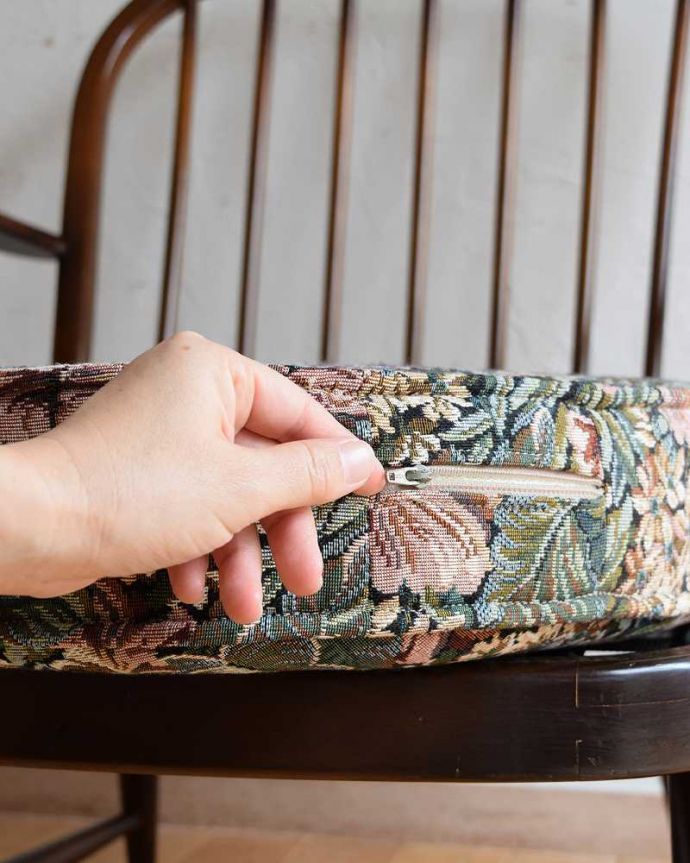 アーコールの家具　アンティーク チェア　アーコール社のアンティーク1人掛けソファ、アーム付きのラウンジチェア(花柄)。取り外し出来ますカバーは全てチャックで取り外せるカバーリング仕様になっています。(k-1487-c)