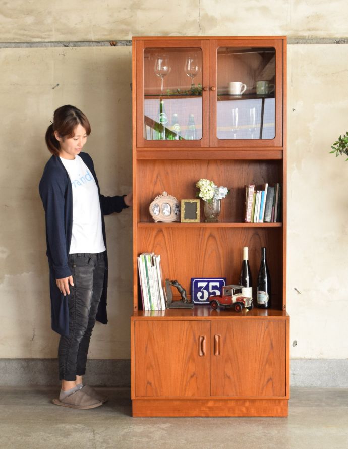 G-PLAN(Gプラン)　アンティーク家具　北欧スタイルのヴィンテージ家具、G-planのフレスコのキャビネット（カップボード）。リビングの電話台にもオススメです。(k-1487-f)