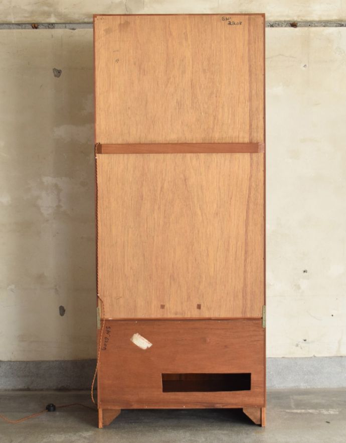 G-PLAN(Gプラン)　アンティーク家具　北欧スタイルのヴィンテージ家具、G-planのフレスコのキャビネット（カップボード）。きちんとメンテナンスしてあるので、裏側もキレイです。(k-1487-f)