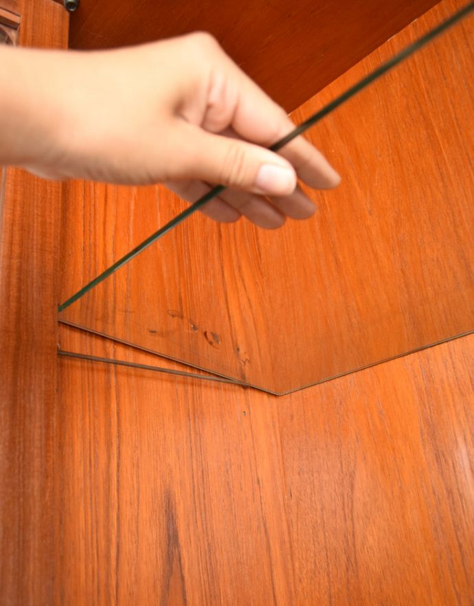 G-PLAN(Gプラン)　アンティーク家具　北欧スタイルのヴィンテージ家具、G-planのフレスコのキャビネット（カップボード）。ダボ穴が3cmピッチで3ヶ所あります。(k-1487-f)