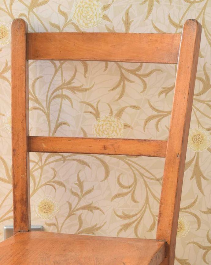 アンティークチェアの背もたれ