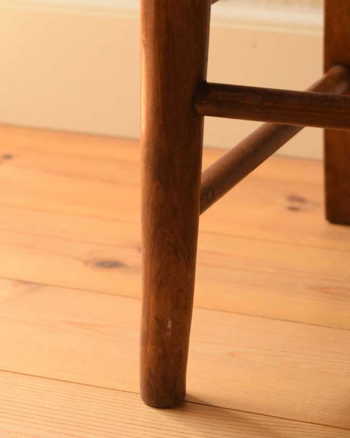 アンティークチェアの脚
