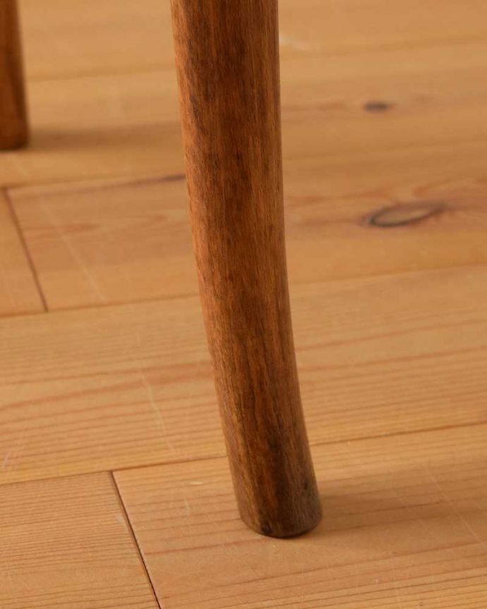 ダイニングチェア　アンティーク チェア　めずらしいカウンターチェア、アンティークベントウッドチェア（ダブルループ）。床を滑らせて移動出来ますHandleではアンティークチェアの脚の裏にフェルトキーパーをお付けしています。(k-1490-c)