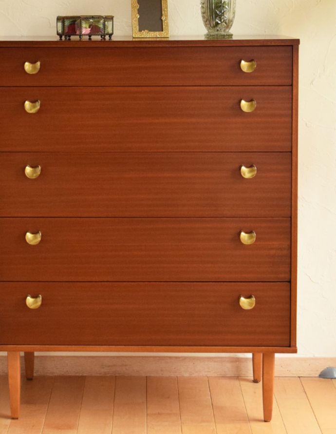 アンティークのチェスト　アンティーク家具　シンプルなお部屋のインテリアに、素敵なヴィンテージチェスト（Avalon）。繊細な木目が美しいです。(k-1490-f)