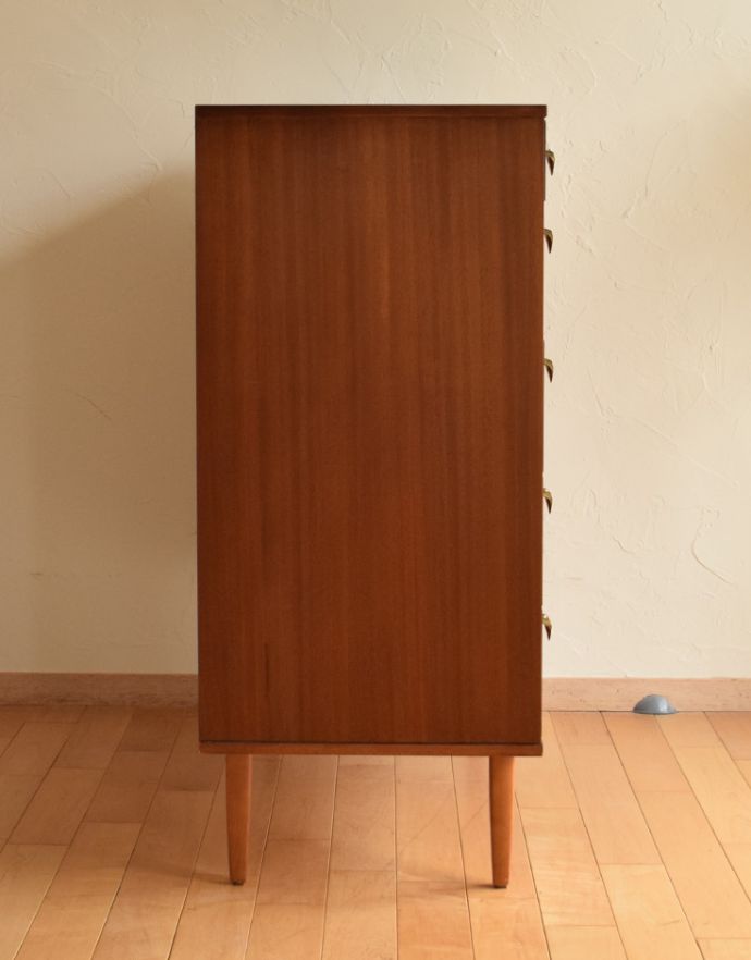 アンティークのチェスト　アンティーク家具　シンプルなお部屋のインテリアに、素敵なヴィンテージチェスト（Avalon）。サイドもしっかり作られています。(k-1490-f)