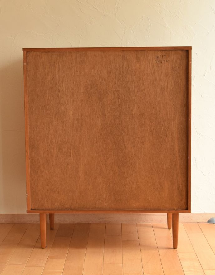 アンティークのチェスト　アンティーク家具　シンプルなお部屋のインテリアに、素敵なヴィンテージチェスト（Avalon）。キチンとメンテナンスしてあるので、裏側もキレイです。(k-1490-f)