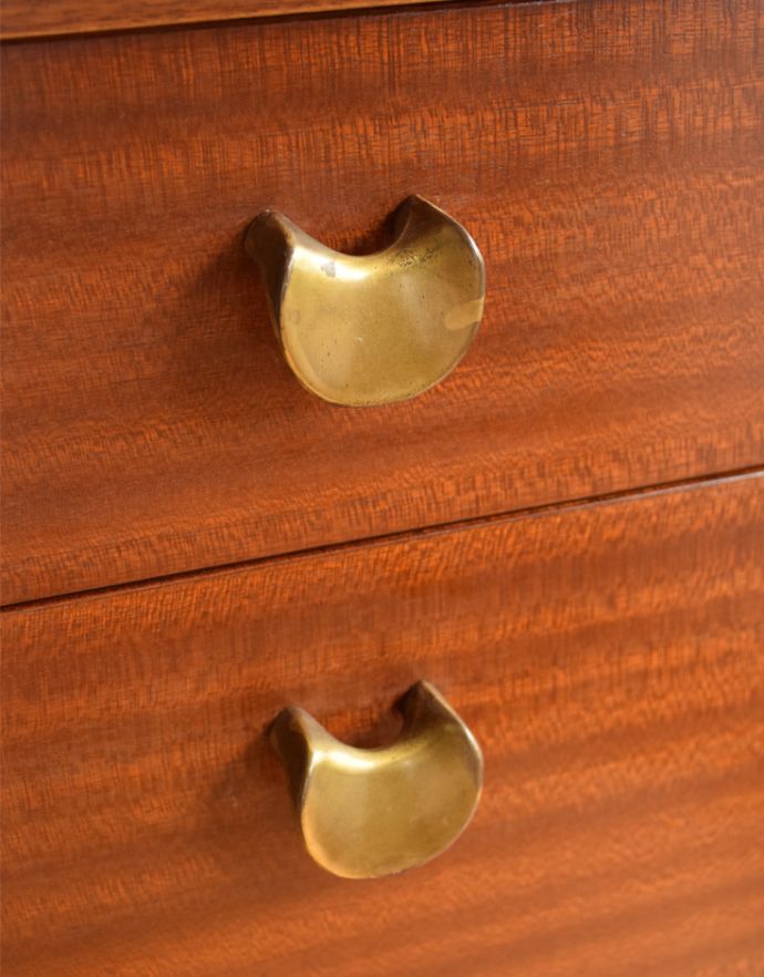 アンティークのチェスト　アンティーク家具　シンプルなお部屋のインテリアに、素敵なヴィンテージチェスト（Avalon）。シンプルでカッコいい取っ手。(k-1490-f)