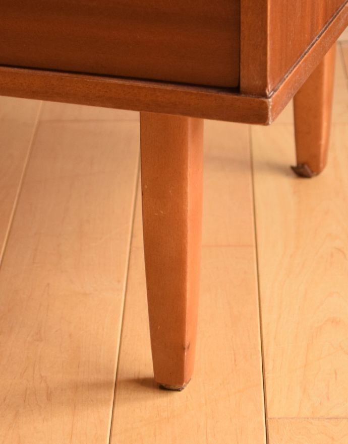 アンティークのチェスト　アンティーク家具　シンプルなお部屋のインテリアに、素敵なヴィンテージチェスト（Avalon）。きちんと支えます。(k-1490-f)