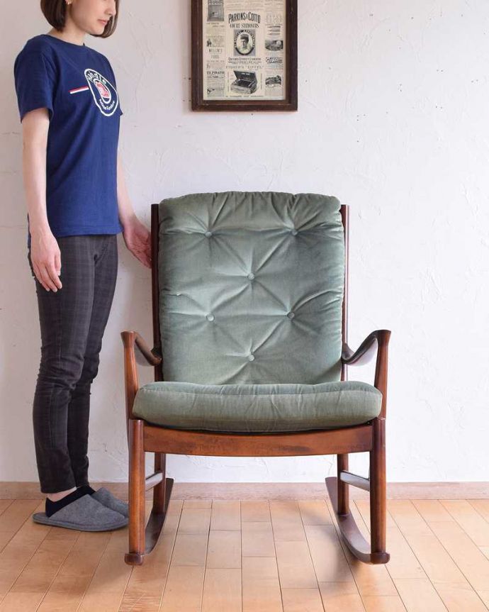 布座面　アンティーク チェア　イギリス輸入のアンティークロッキングチェアParker Knoll(パーカーノール)。スッキリしたカッコよさシンプルな中に職人技が見られるラウンジチェア。(k-1492-c)