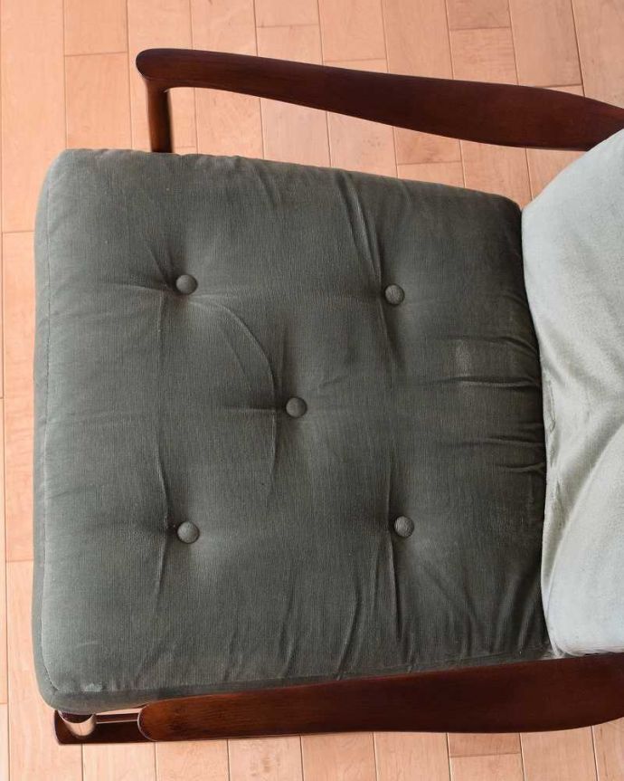 布座面　アンティーク チェア　イギリス輸入のアンティークロッキングチェアParker Knoll(パーカーノール)。広々とした座面ふかふかの大きな座面が包み込んでくれます。(k-1492-c)